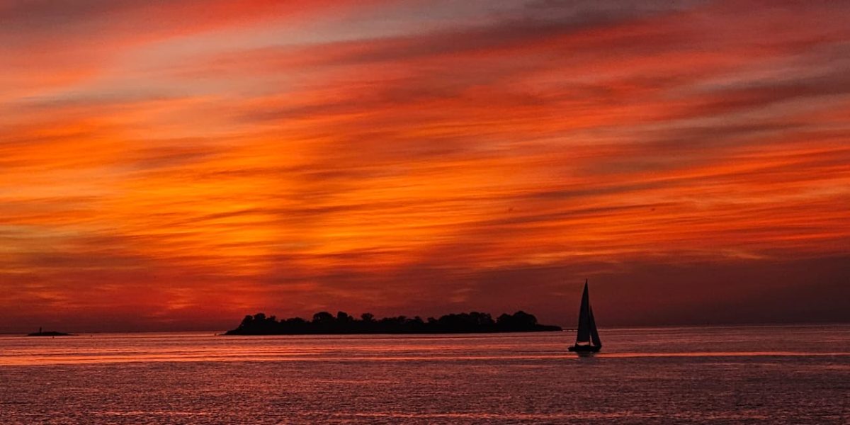 Atardecer Velero en el rio