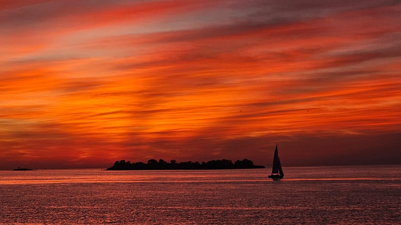 Atardecer Velero en el rio